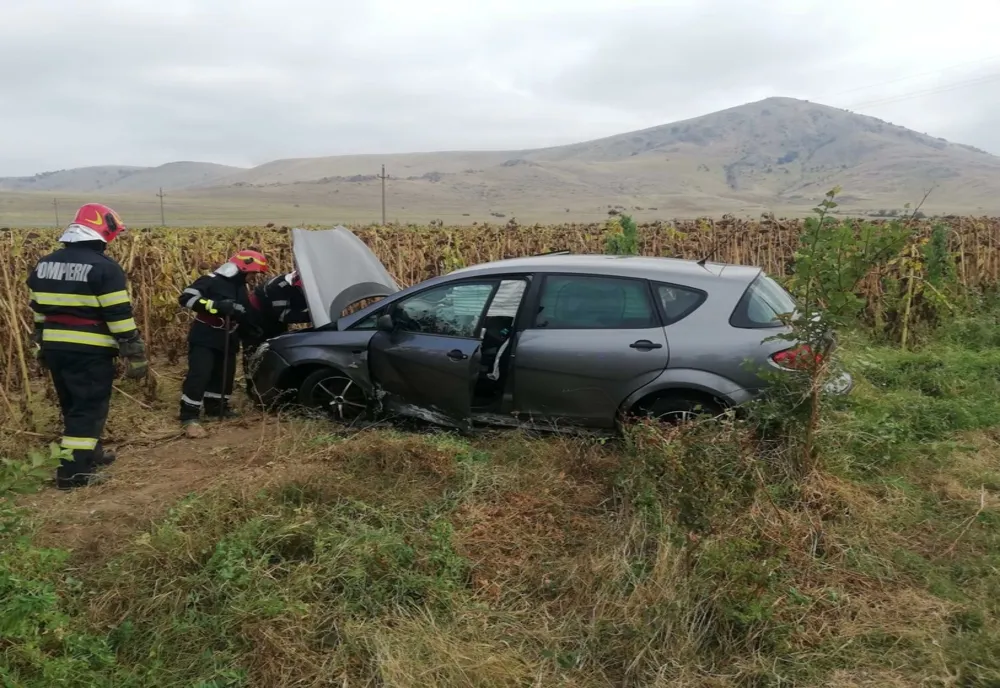 FOTO Trei mașini implicate într-un accident pe DN22D. Trei persoane rănite