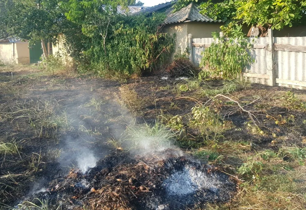 Incendiu în Slava Rusă. De la ce au pornit flăcările