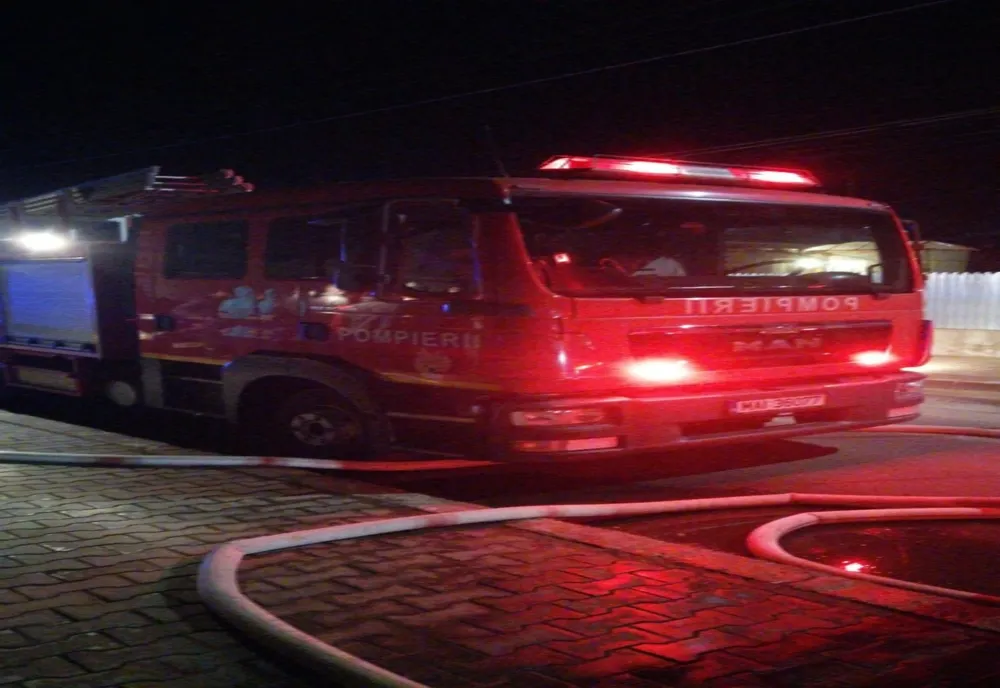 FOTO Le-a luat casa foc după ce au lăsat un aparat de gătit nesupravegheat
