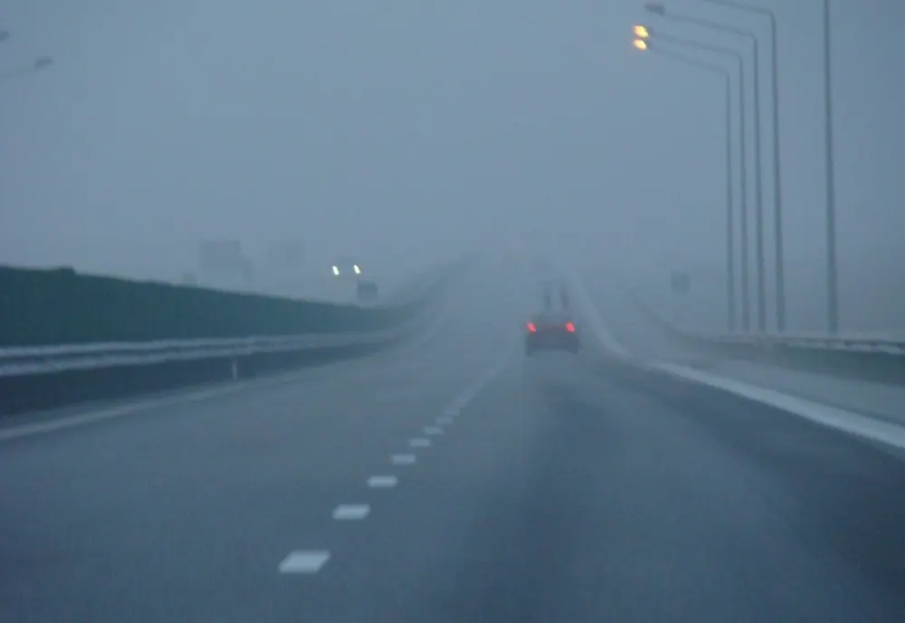 Atenție, șoferi! Ceața reduce vizibilitatea pe autostrăzile A2 și A4