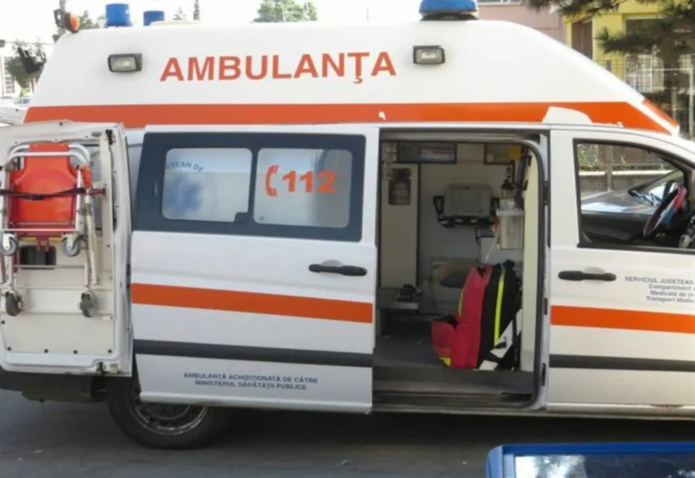 Femeie lovită în plin de o mașină