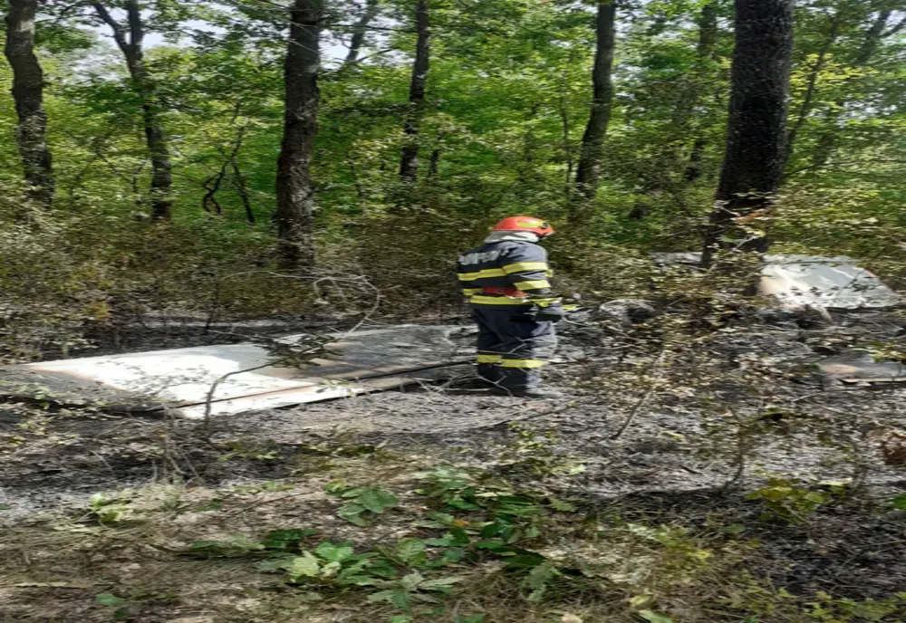 Aeronavă de mici dimensiuni, prăbuşită în judeţul Giurgiu. Două persoane au fost găsite carbonizate