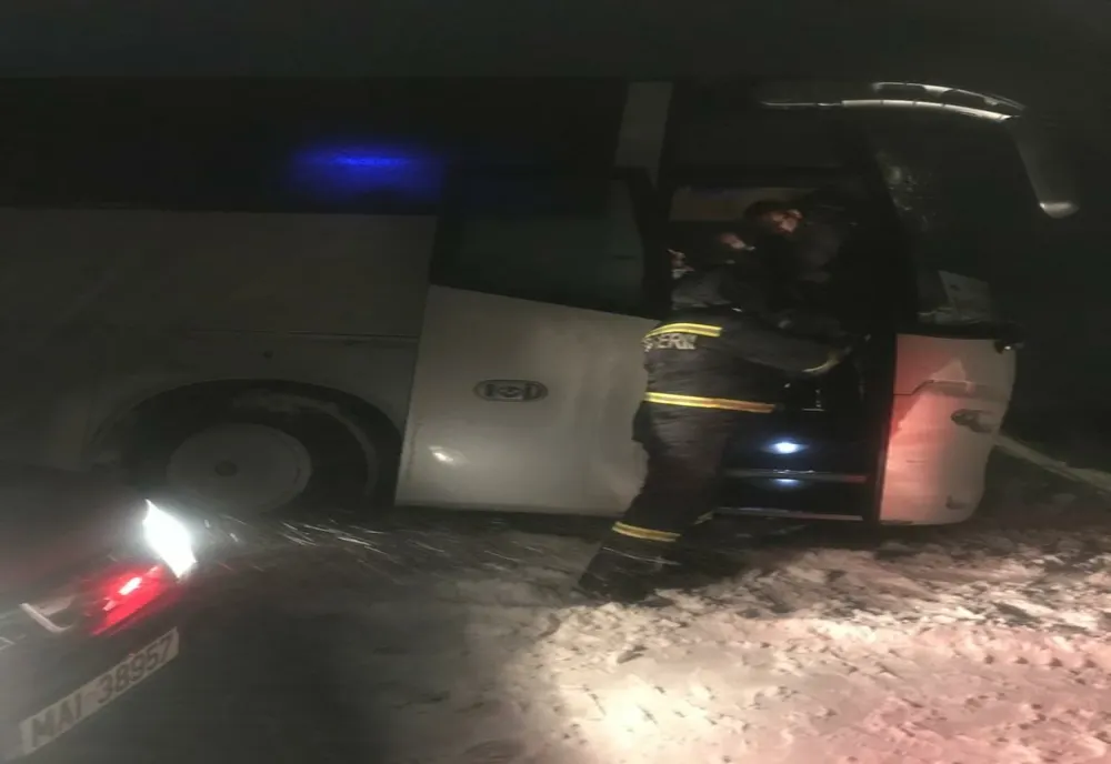 VIDEO  Autocar cu ucraineni, răsturnat în șanț