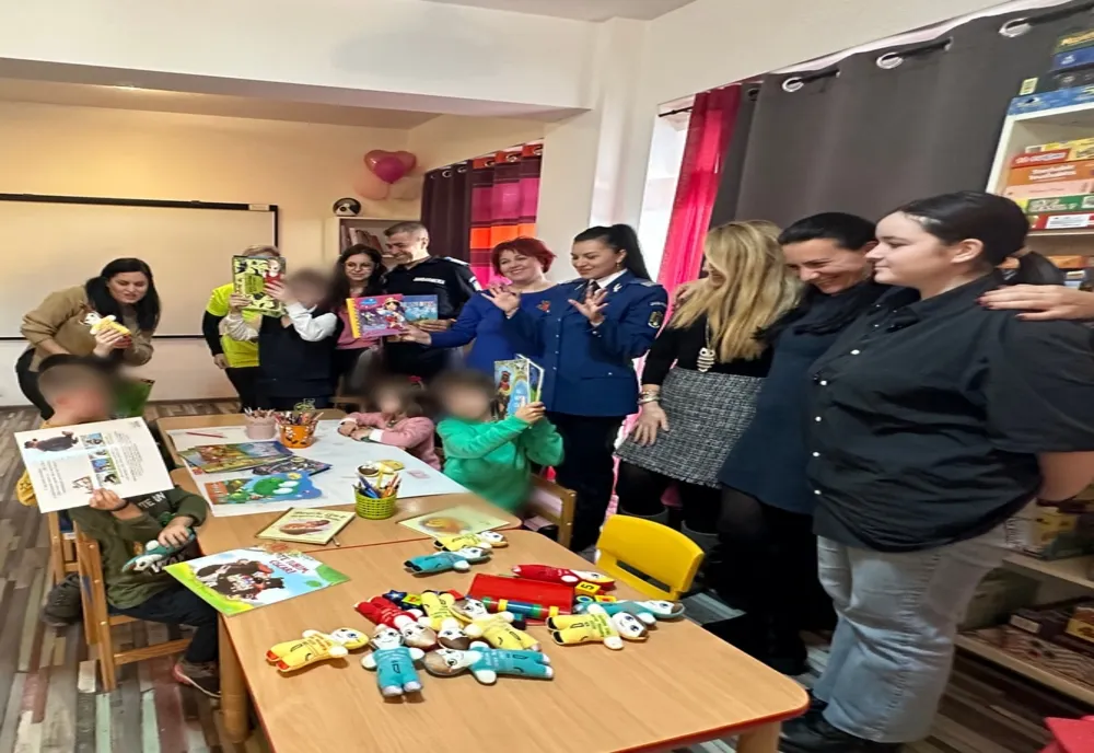 Donație de cărți făcută de jandarmii tulceni