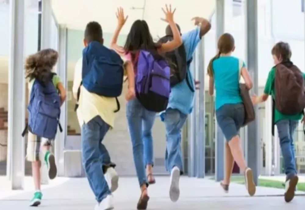 Ordinul privind structura anului școlar 2023-2024, semnat de ministrul Educației. Vacanța de primăvară va include perioada Paștelui