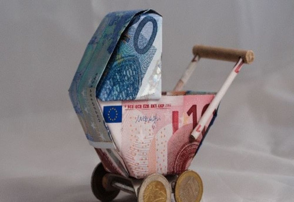 S-a decis! Dublarea alocațiilor, amânată până în august