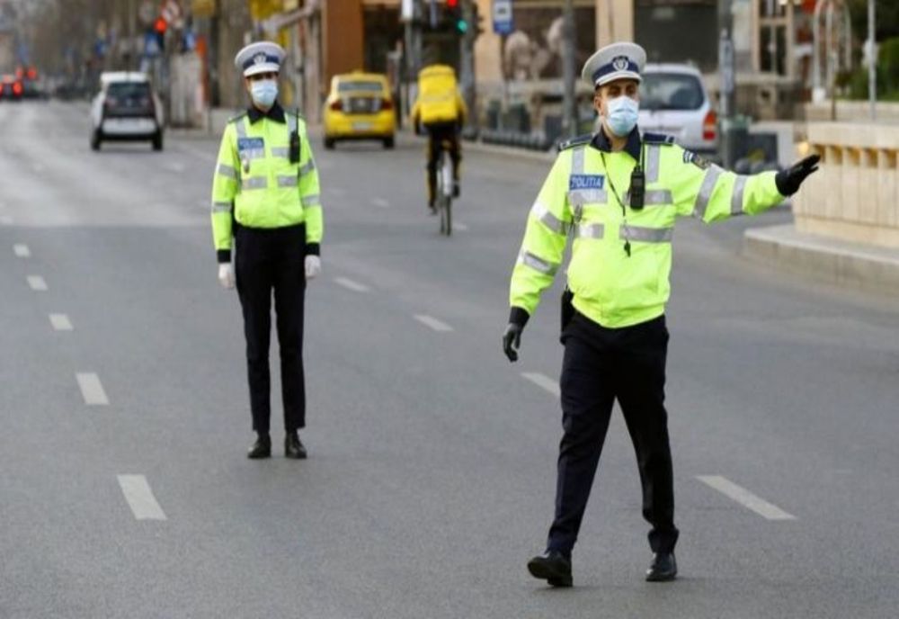 Amenzi date pe bandă rulantă și permise reținute de polițiștii tulceni