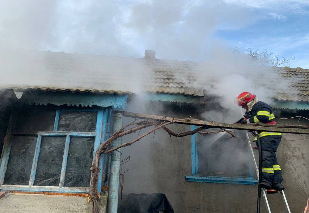 FOTO| Incendiu violent în Slava Rusă. De la ce au pornit flăcările