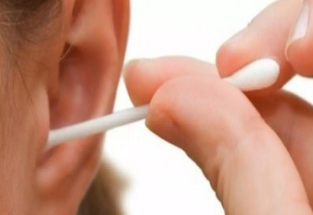 Bețișoarele pentru urechi, interzise în UE! Ce obiecte NU vor mai găsi românii în restaurante și magazine din 3 iulie