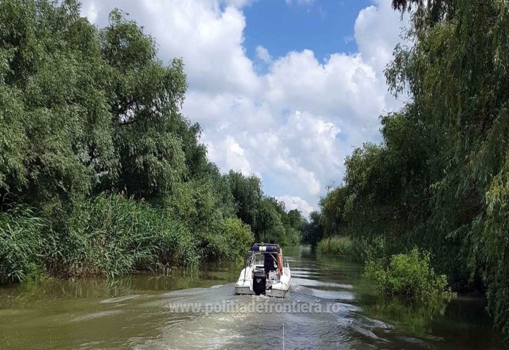 FOTO Doi cetăţeni români salvați de polițiștii de frontieră tulceni