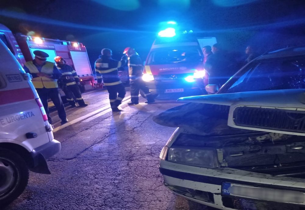 FOTO Doi turci și un român răniți într-un grav accident pe drumurile din Tulcea