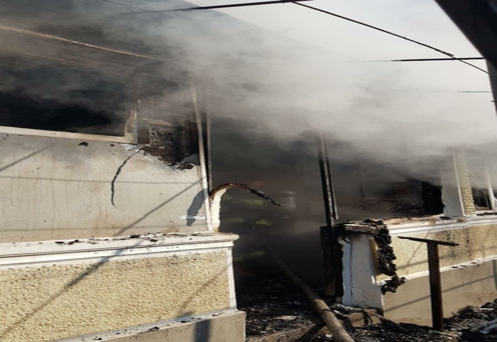 FOTO Incendiu violent în urma explozii