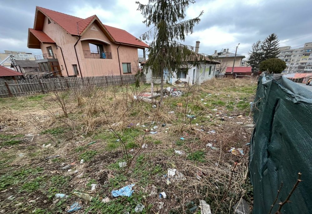 Continuă igienizarea terenurilor neîngrijite