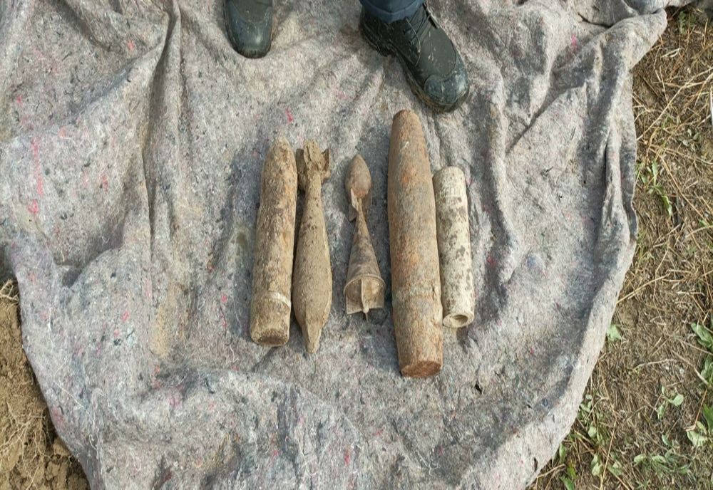 Proiectile din al Doilea Război Mondial, distruse de pirotehniști