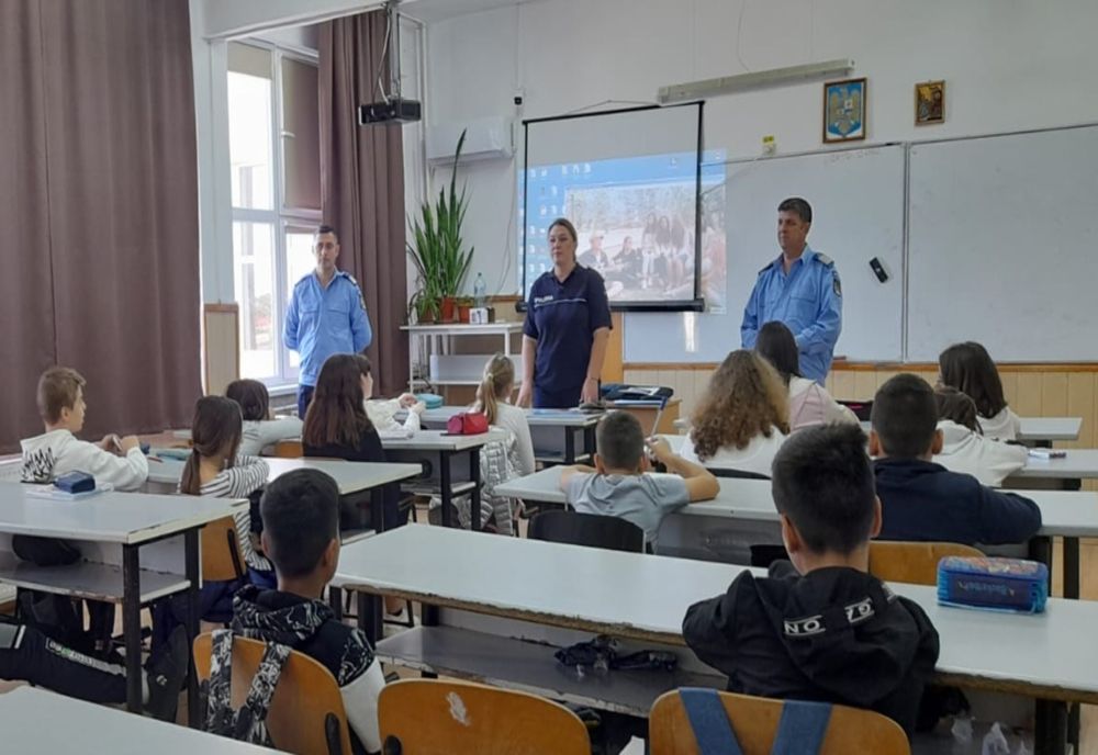  Bullyingul în școli, în atenția jandarmilor