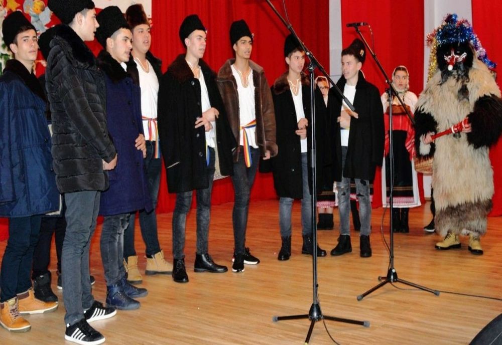 Pe luceaua Dunării- Datini și obiceiuri nord dobrogene