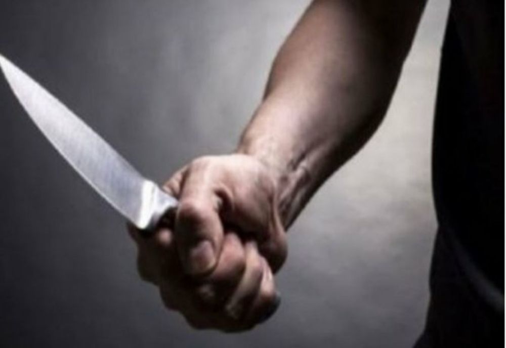 Copil înjunghiat de propriul tată 