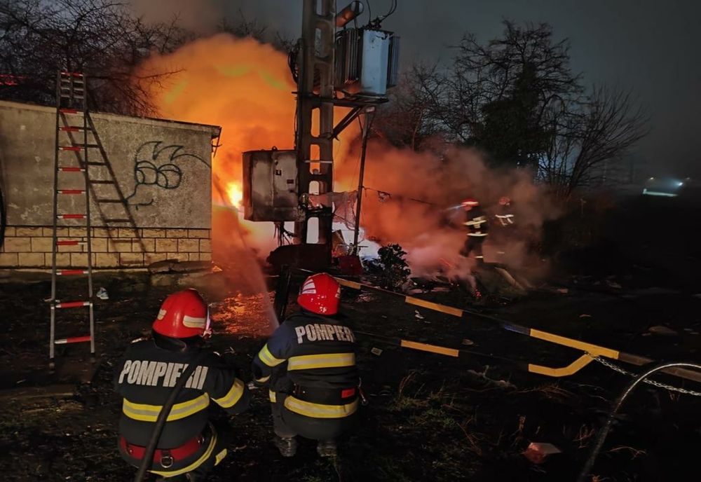 FOTO Incendiu la un adăpost improvizat de oamenii străzii în Tulcea