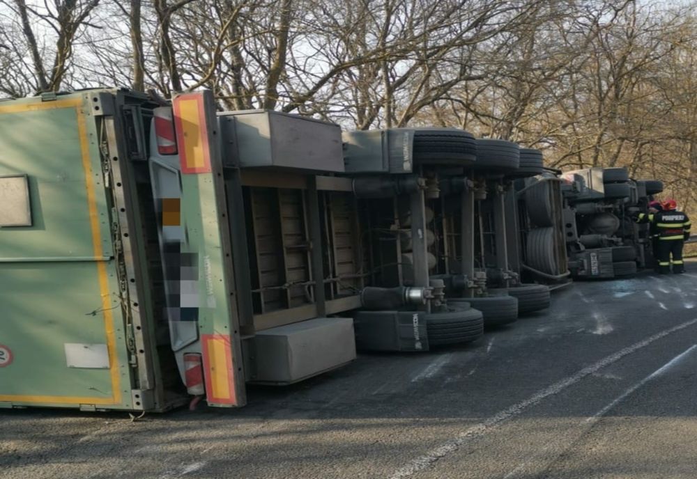  TIR răsturnat pe DN22 în județul Tulcea