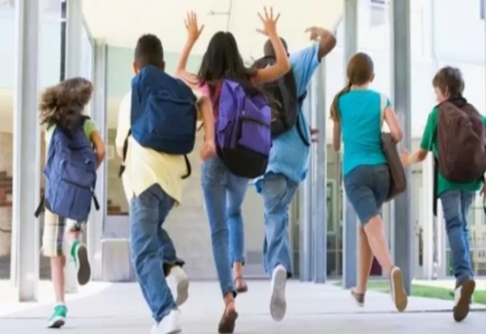 Ordinul privind structura anului școlar 2023-2024, semnat de ministrul Educației. Vacanța de primăvară va include perioada Paștelui