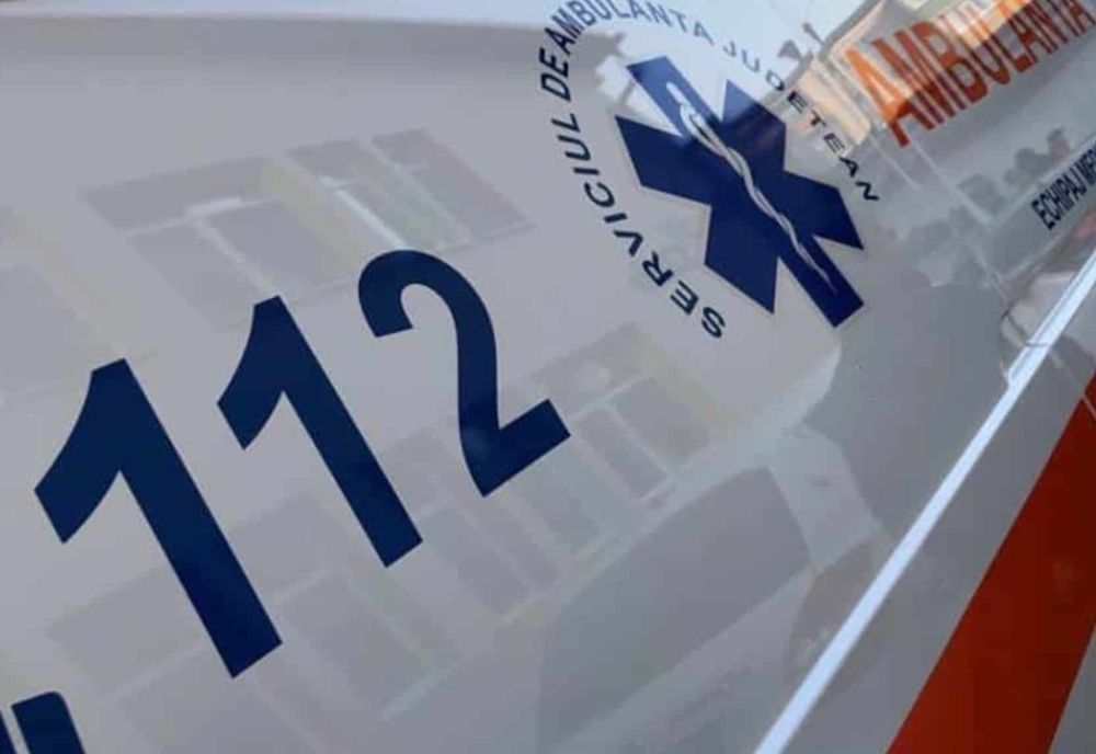 Un bărbat a fost transportat la spital cu hipotermie, după ce a rămas înzăpezit, în Tulcea