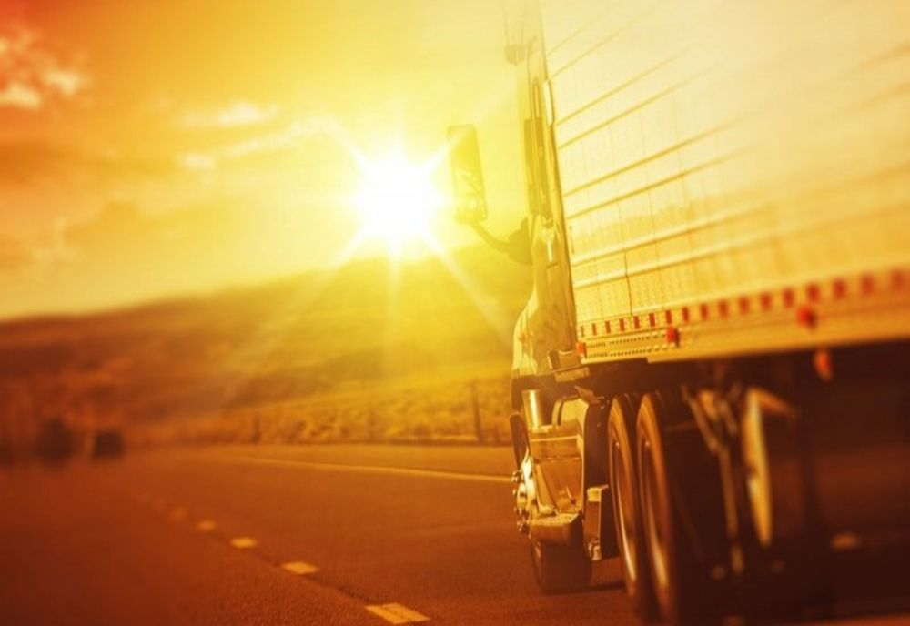 RESTRICȚII DE CIRCULAȚIE PENTRU CAMIOANELE DE PESTE 7,5 TONE, SÂMBĂTĂ, ÎN 15 JUDEȚE DIN CAUZA CANICULEI