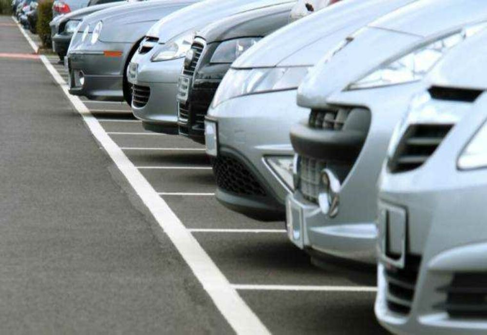 Ai voie să parchezi pe locul altcuiva, ziua? Ce spune legea și când riști amendă