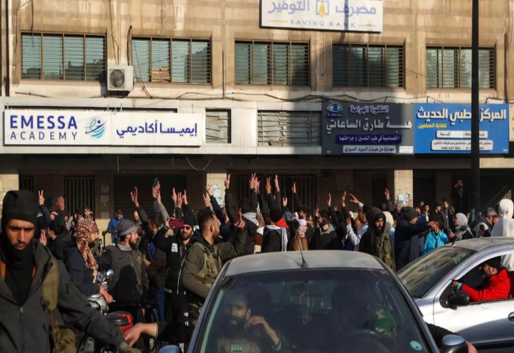 REBELII SIRIENI ANUNȚĂ CĂDEREA ”TIRANULUI” BASHAR AL-ASSAD ȘI RĂSTURNAREA REGIMULUI