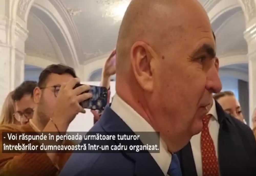 BOLOJAN FUGE DE ÎNTREBĂRILE JURNALIȘTILOR