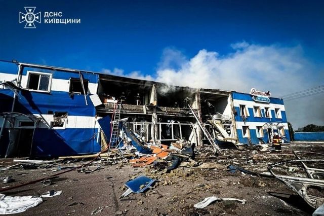 Atac cu drone în apropiere de Kiev: patru persoane au murit după bombardarea unei fabrici care produce lapte praf pentru bebeluși