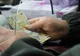 Bate vântul sărăciei prin ghişeele Serviciului Taxe şi Impozite al Primăriei!