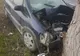 O femeie a intrat cu mașina în copac. Două persoane au fost rănite