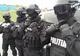 Mascaţii au împiedicat un scandalagiu beat să se arunce pe geam de la etajul 3