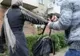 Trei minori au tâlhărit o femeie pe stradă, în plină zi