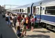 Copilă leșinată din cauza căldurii din tren. „Ambulanţa a luat-o cu convulsii pe targă”