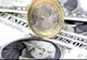 Dolarul face praf leul și euro. Moneda americană a trecut pragul psihologic de 4,9 lei