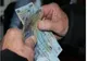 România se confruntă cu o criză financiară fără precedent! Numărul românilor care trăiesc din ajutor social, în creștere